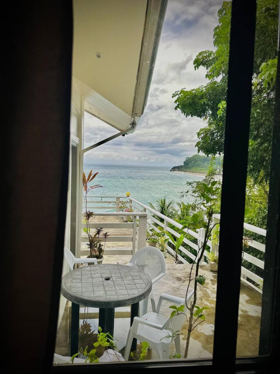 Playa Blanca Beach Resort Puerto Galera Bagian luar foto